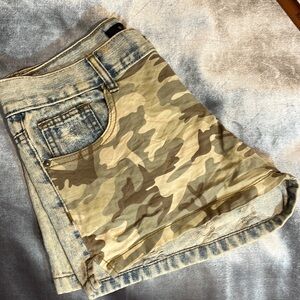 Mine camouflage jean shorts